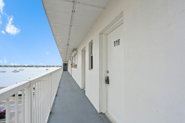 Building Photo - 4500 N Flagler Dr