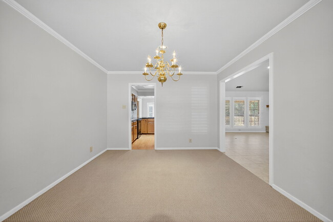 Building Photo - 2318 Park Cir