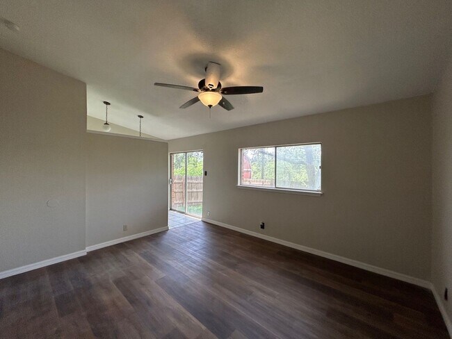 Building Photo - 3BED/2BATH Home for lease! Available Now in Live Oak!