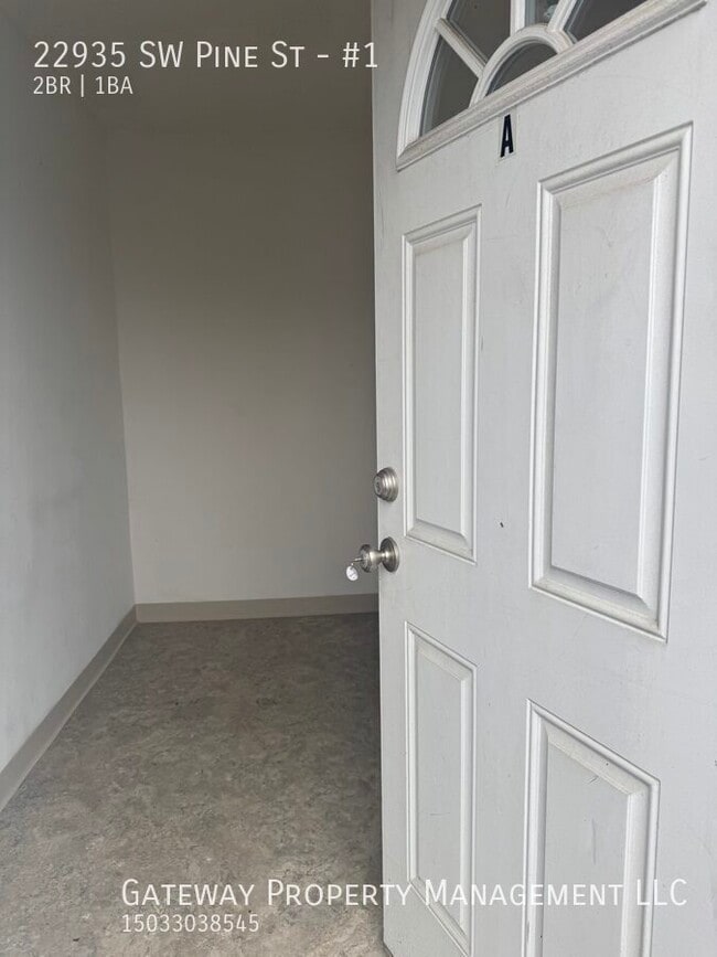 Building Photo - 22935 SW Pine St