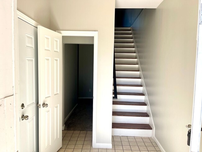 Building Photo - Welcome to this stunning 3-bedroom, 3-bathroom townhome located in the vibrant city of Atlanta, GA.