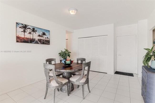 Building Photo - 300 Bayview Dr