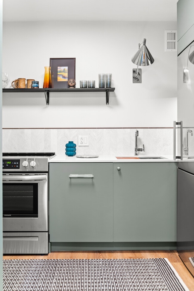 Building Photo - 340 W Diversey Pkwy