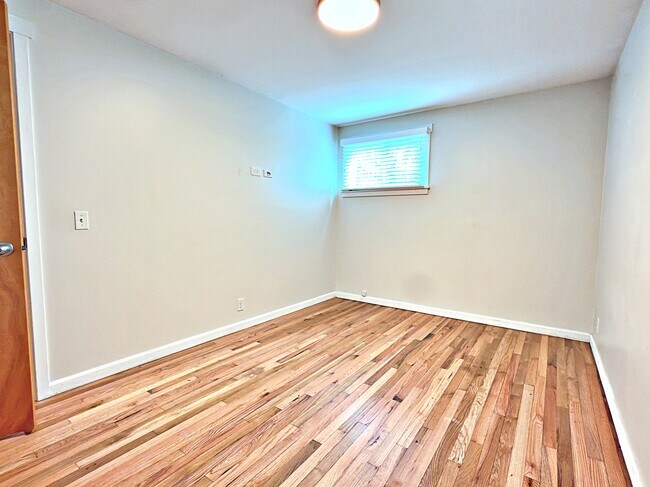 Building Photo - 12820 SW Edgewood St