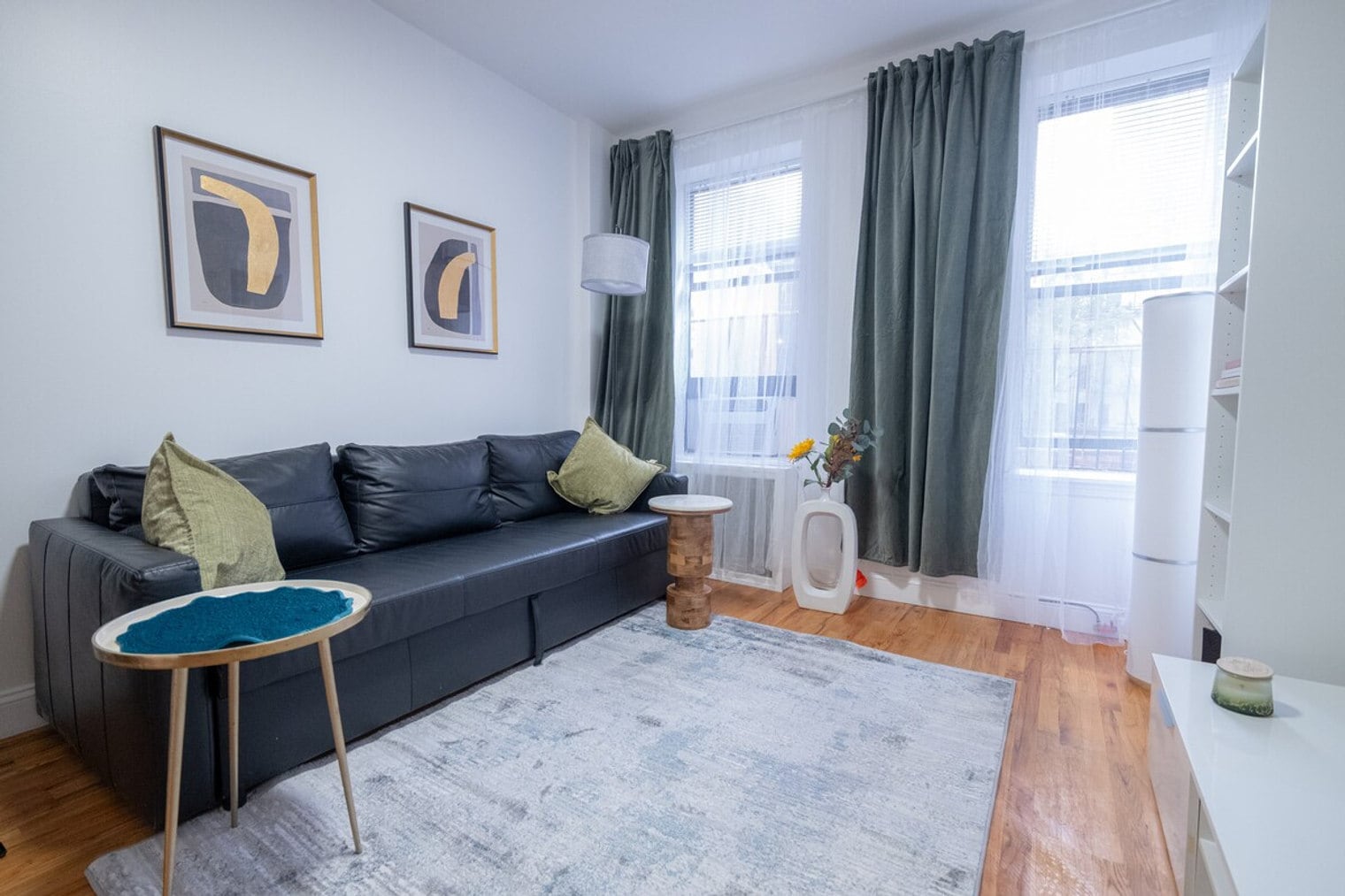 Building Photo - 305 E 95th St