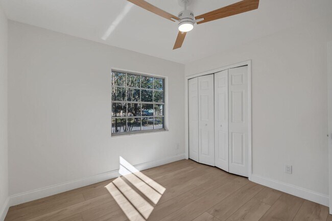 Building Photo - 1303 Charles St