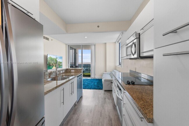 Building Photo - 2641 N Flamingo Rd