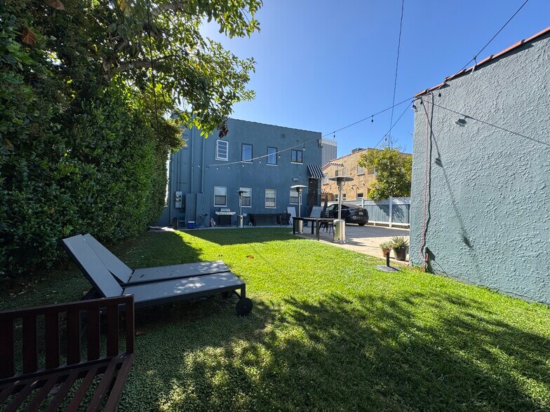 Building Photo - 848 S Curson Ave