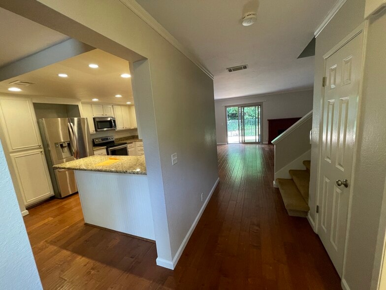 Building Photo - 6543 Paseo Adelante