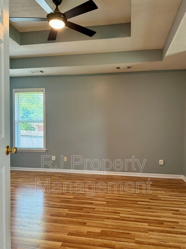 Building Photo - 6095 E Everett Hill Cir