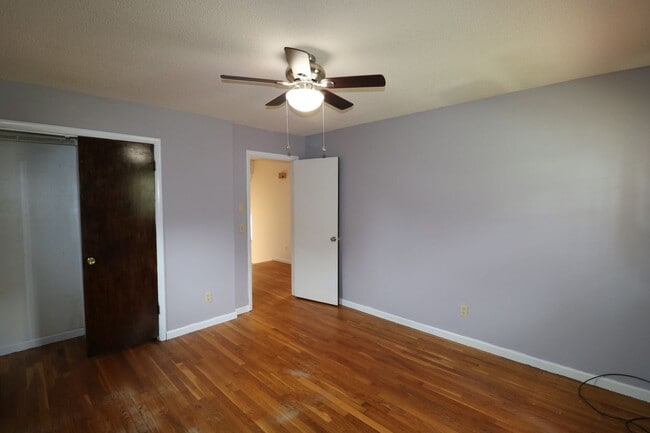 Building Photo - 120 Sunnybrook Ct