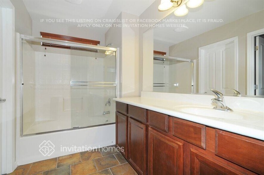 Building Photo - 15077 N 173rd Dr