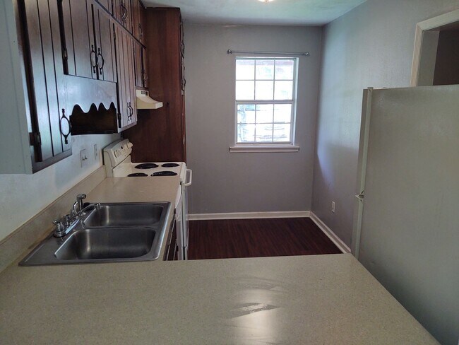 Building Photo - Now Leasing!