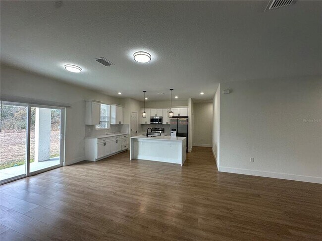 Building Photo - 1323 E Derby Dr
