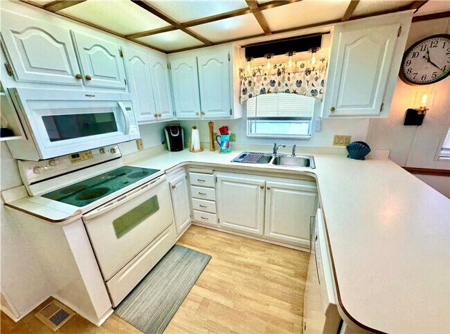 Building Photo - 927 Nettles Blvd