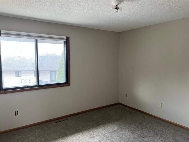 Building Photo - 1590 Commercial Ave