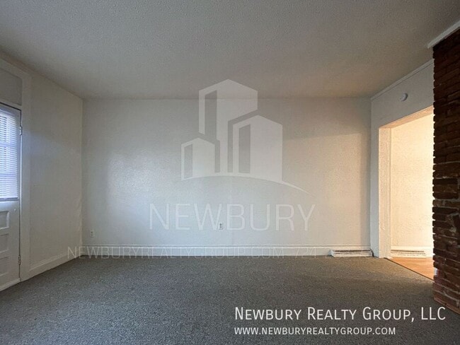 Building Photo - 33 Hickory St