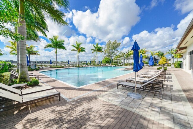 Building Photo - 20814 NE 5th Ct