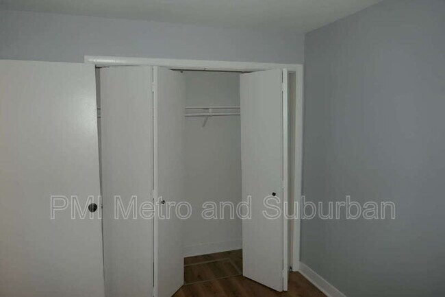 Building Photo - 748 E 5th Ct