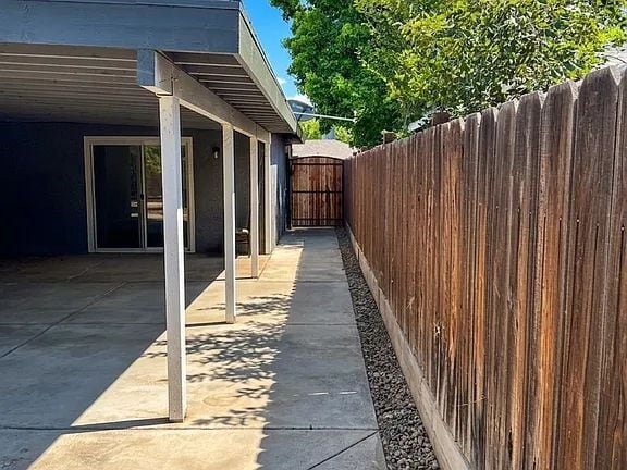 Building Photo - Spacious and well-maintained 4-bedroom, 1.5-bath home located in a desirable Fresno neighborhood.