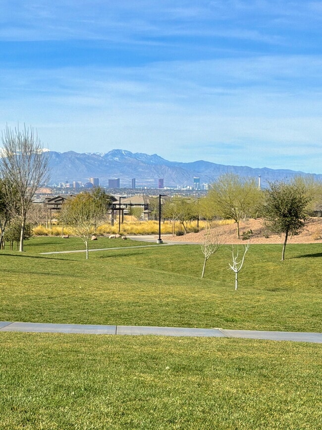 Building Photo - 3 Bedroom Townhome for Rent in Cadence Henderson | Solar Home | Master-Planned Community Near Las...