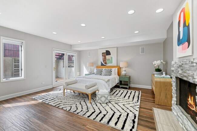 Building Photo - 1527 W Pearson St