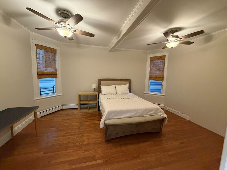 Building Photo - 317 21st St