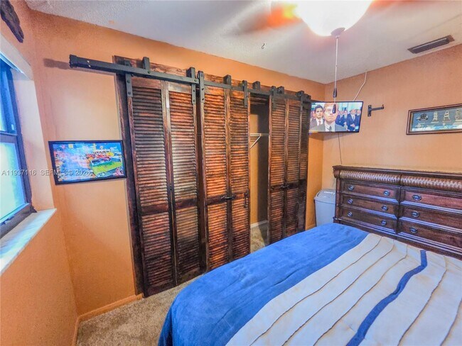 Building Photo - 8044 NW 41 Ct