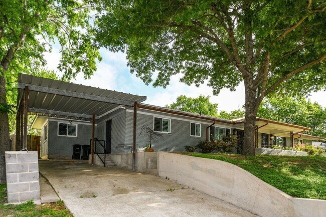 Building Photo - 4406-4410 Granbury TriPlex