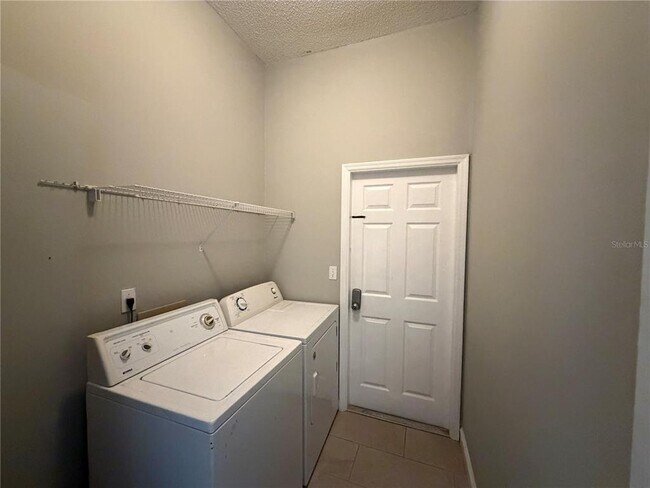 Building Photo - 2829 Middleton Cir