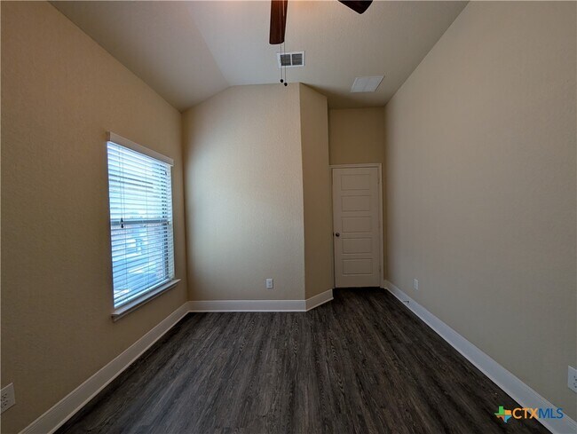 Building Photo - 1227 FM306