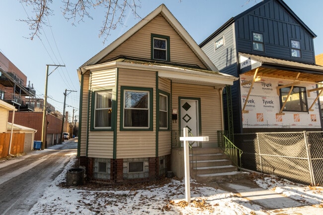 Building Photo - 2814 N Maplewood Ave