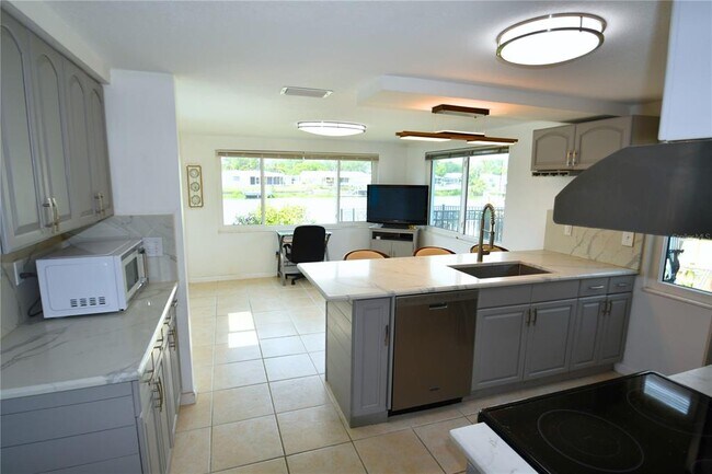 Building Photo - 3839 Star Island Dr