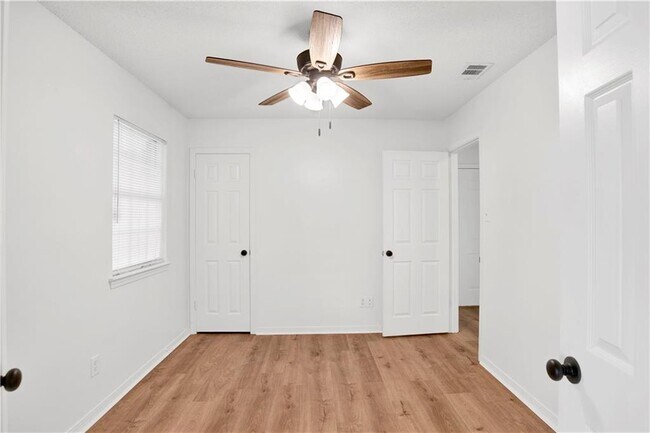 Building Photo - 5631 Bentley Ln