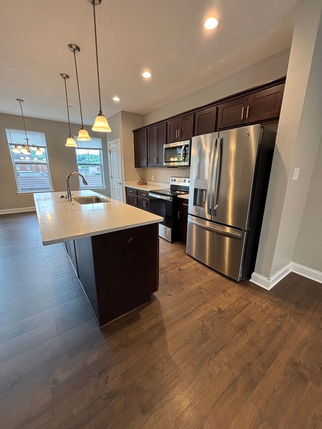 Building Photo - Beautiful Townhome in Cannosburg!