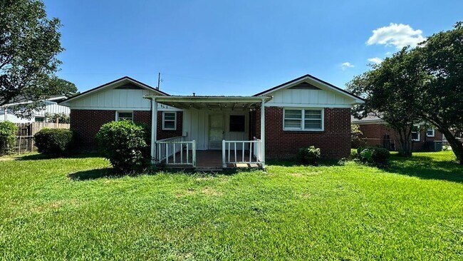 Building Photo - 2766 N Barksdale Dr