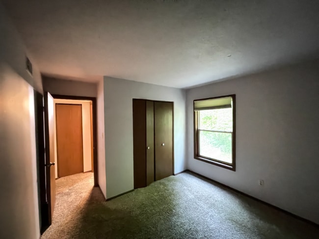 Building Photo - 5727 W Ridgecrest Dr