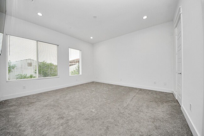 Building Photo - 4608 Coke St