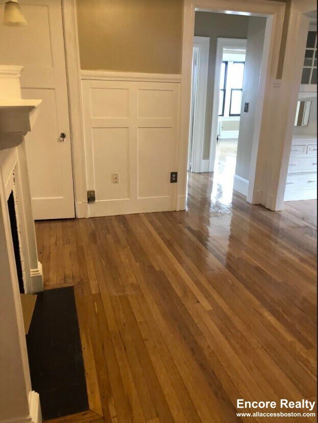 Building Photo - 448 Park Dr