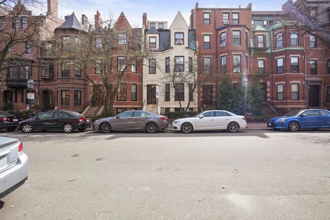 Building Photo - 296 Marlborough St