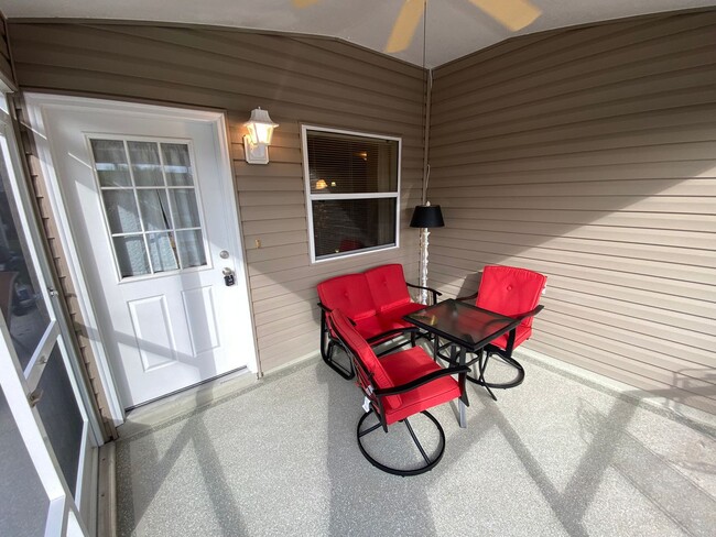 Building Photo - Warm and Inviting ANNUAL 2 + 2 Turnkey Patio Villa in The Village of Mallory