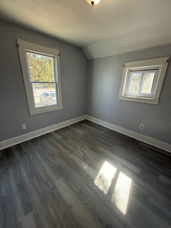 Building Photo - 2524 Oakdale Ave