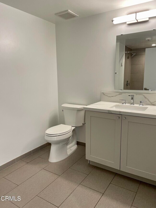 Building Photo - 137 S Wilson Ave