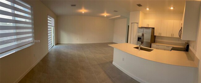 Building Photo - 1406 SE 6th Rd