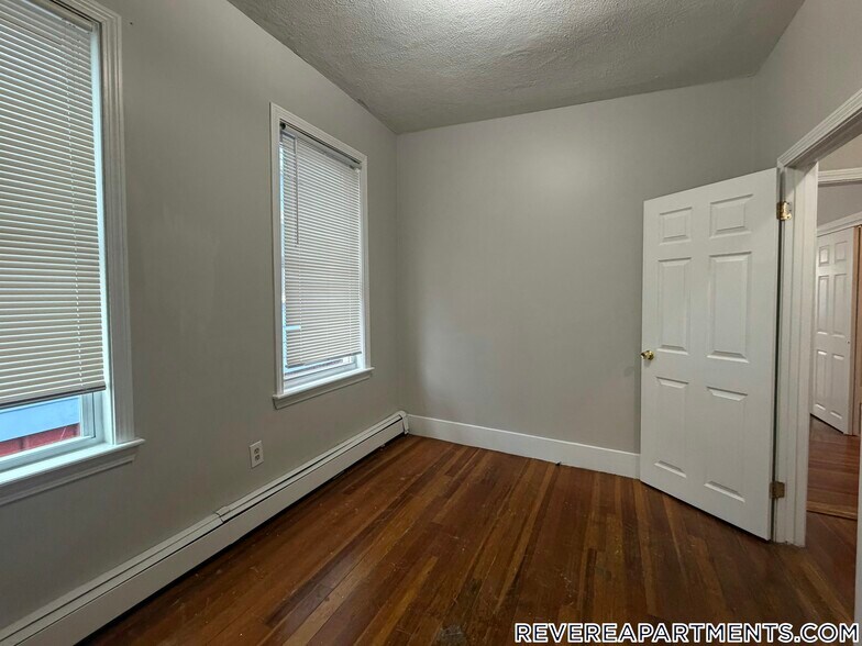 Building Photo - 165 Hichborn St