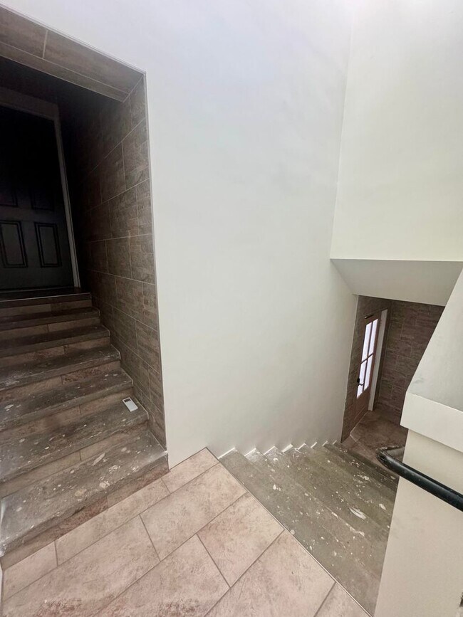 Building Photo - 2113 W Madison Ave