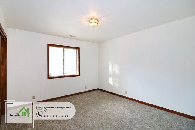 Building Photo - 15714 Middletown Park Dr