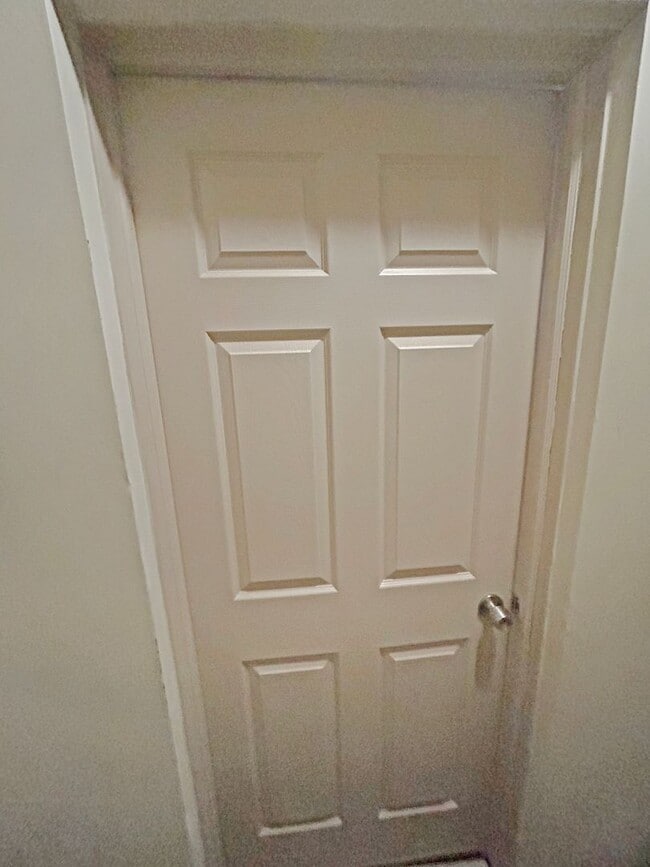 Building Photo - 36 Hickory St