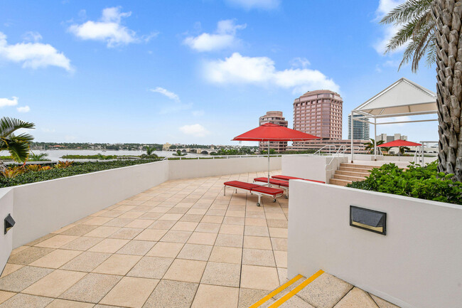 Building Photo - 529 S Flagler Dr