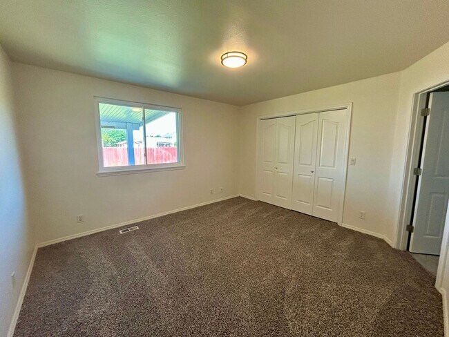Building Photo - Spacious 4-Bedroom Home with RV Parking & No Backyard Neighbors